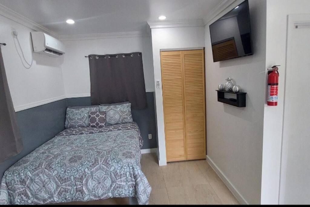 Apartament Budget & Basic In Local Neighborhood, 7Min Drive To Downtown Nassau Beach Paradise Zewnętrze zdjęcie